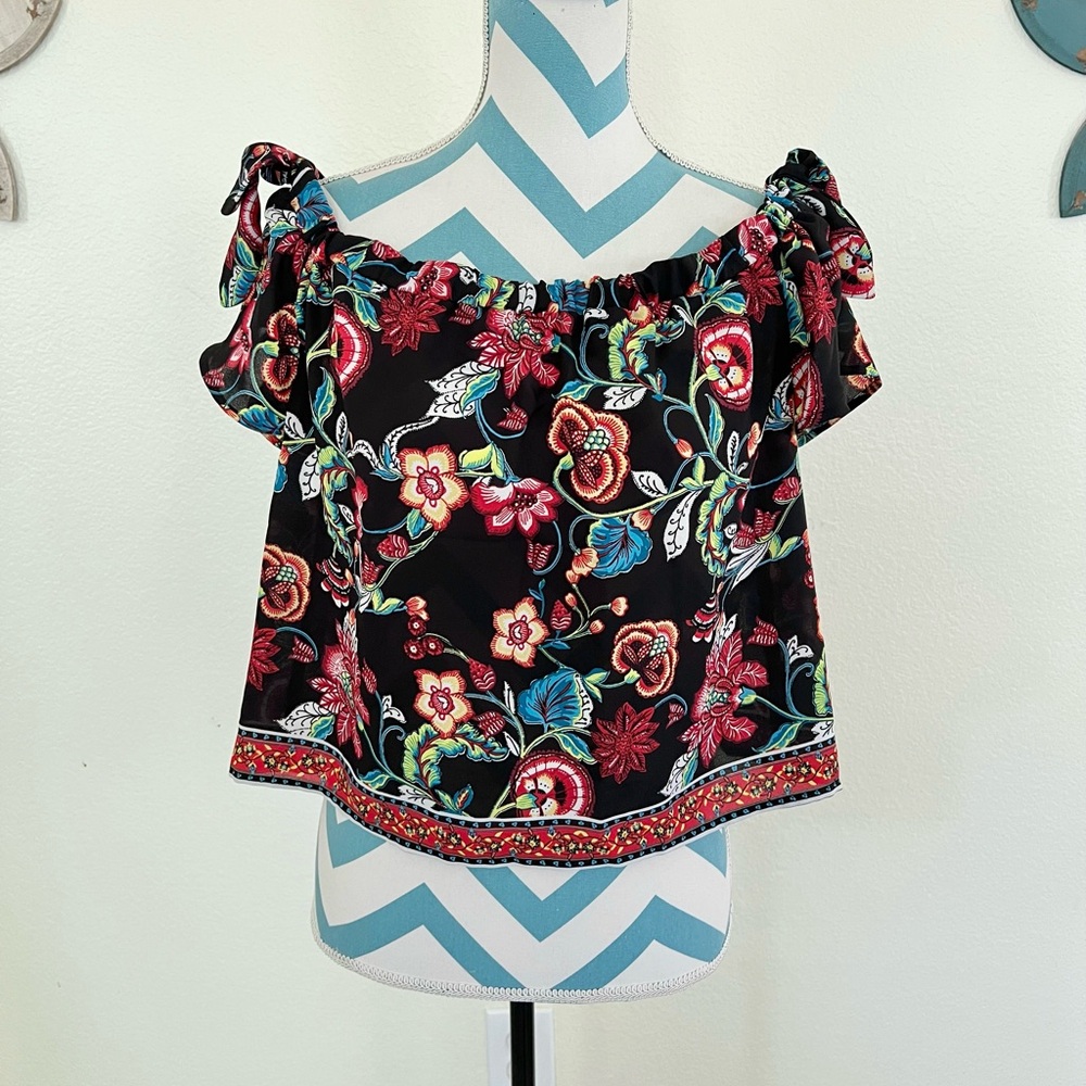 By & By Tropical Floral Off Shoulder Cropped Blouse size Small